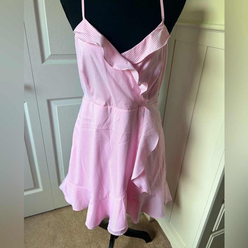 💝 NWT Pink and White Striped Ruffle Dress with Pockets! Size Large
